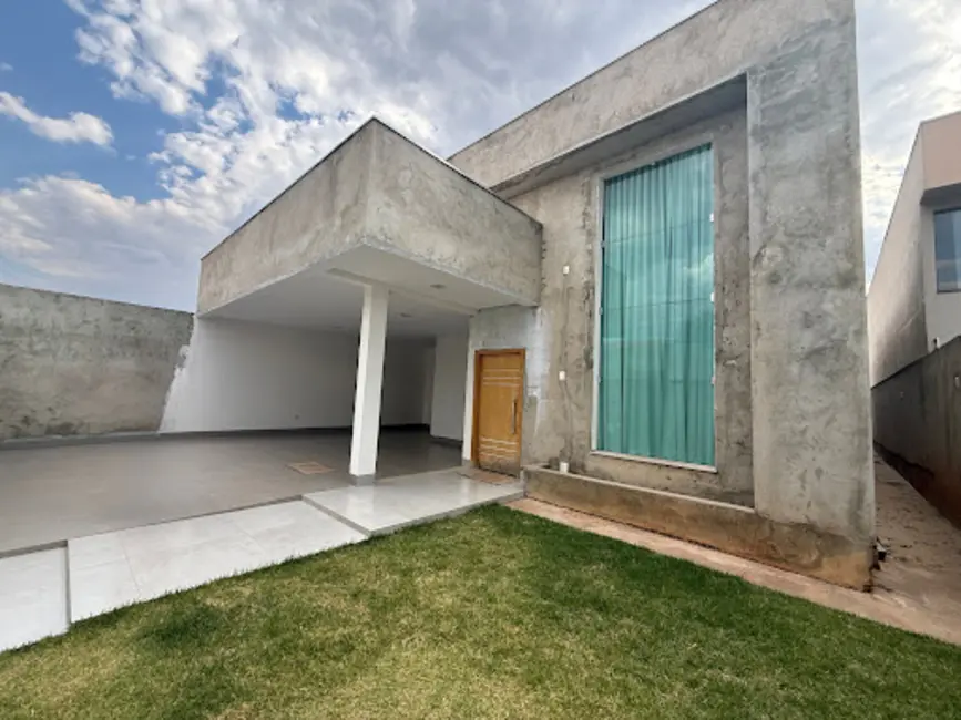 Casa com 3 quartos à venda, 376m2 em Anapolis - GO - imagem 1 Foto 1 de Casa com 3 quartos à venda, 376m2 em Anapolis - GO