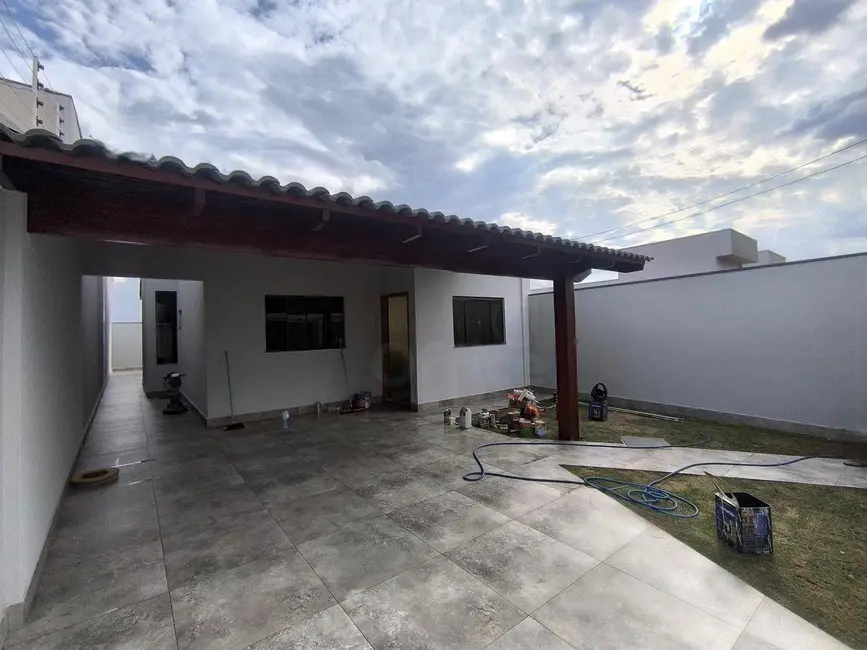 Casa com 3 quartos à venda, 200m2 em Residencial Flor do Cerrado, Anapolis - GO - imagem 1 Foto 1 de Casa com 3 quartos à venda, 200m2 em Residencial Flor do Cerrado, Anapolis - GO
