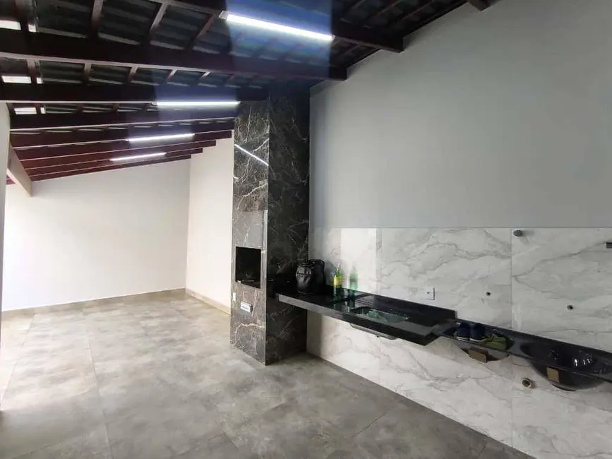 Casa com 3 quartos à venda, 200m2 em Residencial Flor do Cerrado, Anapolis - GO - imagem 5 Foto 5 de Casa com 3 quartos à venda, 200m2 em Residencial Flor do Cerrado, Anapolis - GO