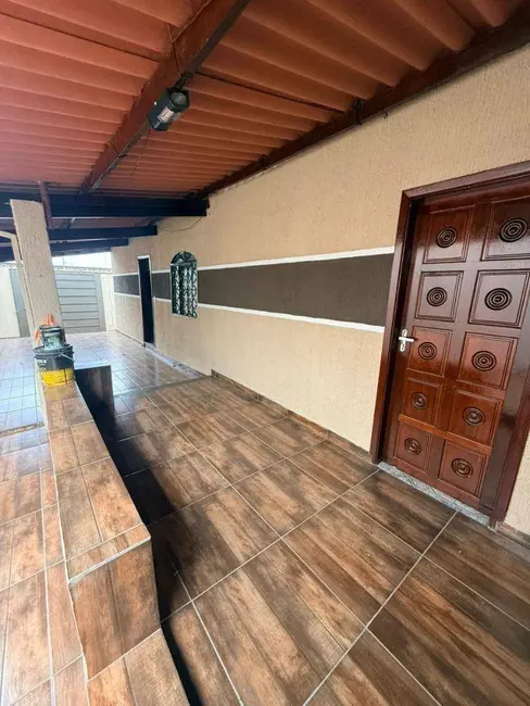 Casa com 3 quartos à venda, 360m2 em Paraíso, Anapolis - GO - imagem 3 Foto 3 de Casa com 3 quartos à venda, 360m2 em Paraíso, Anapolis - GO
