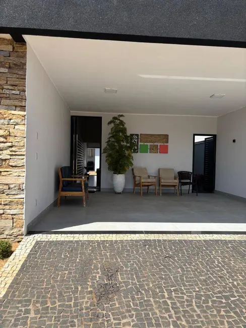Casa com 3 quartos à venda, 360m2 em Anapolis - GO - imagem 2 Foto 2 de Casa com 3 quartos à venda, 360m2 em Anapolis - GO