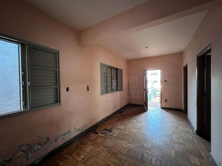 Casa com 3 quartos à venda, 400m2 em Setor Central, Anapolis - GO - imagem 3 Foto 3 de Casa com 3 quartos à venda, 400m2 em Setor Central, Anapolis - GO