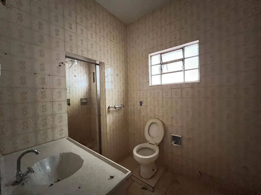 Casa com 3 quartos à venda, 400m2 em Setor Central, Anapolis - GO - imagem 7 Foto 7 de Casa com 3 quartos à venda, 400m2 em Setor Central, Anapolis - GO