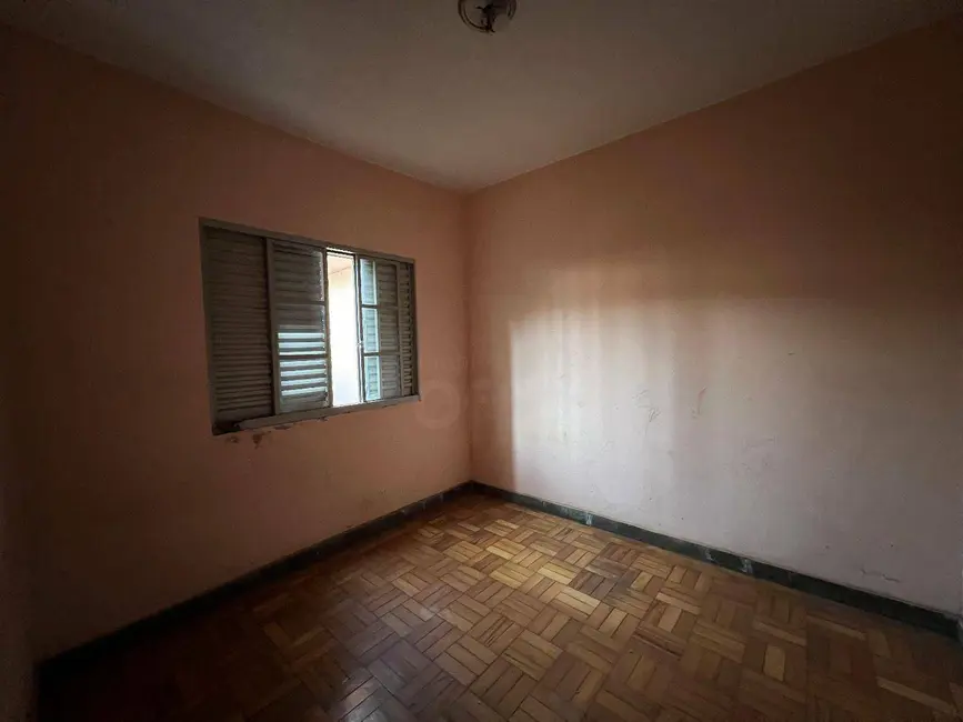 Casa com 3 quartos à venda, 400m2 em Setor Central, Anapolis - GO - imagem 5 Foto 5 de Casa com 3 quartos à venda, 400m2 em Setor Central, Anapolis - GO