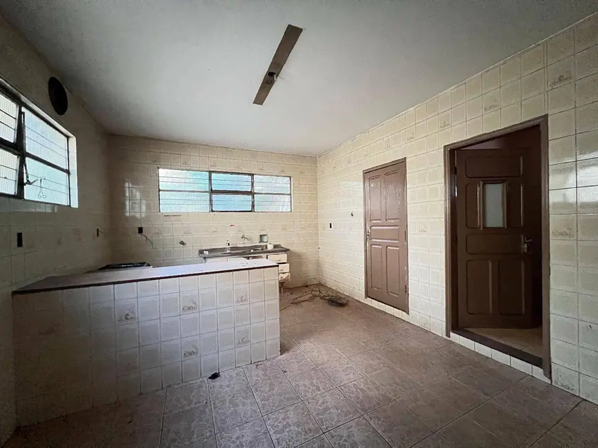 Casa com 3 quartos à venda, 400m2 em Setor Central, Anapolis - GO - imagem 9 Foto 9 de Casa com 3 quartos à venda, 400m2 em Setor Central, Anapolis - GO