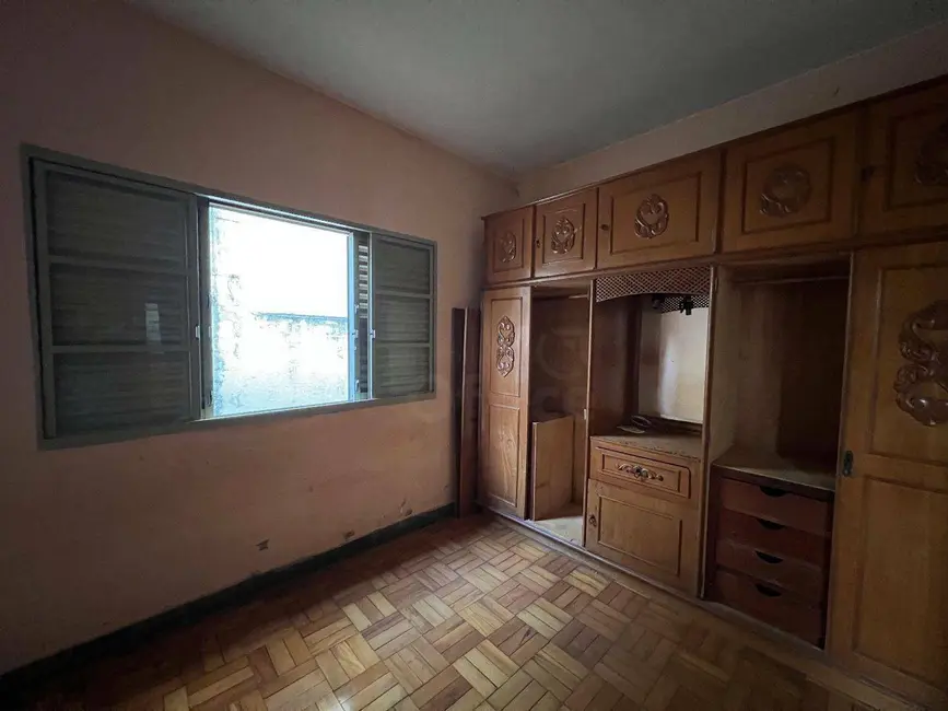 Casa com 3 quartos à venda, 400m2 em Setor Central, Anapolis - GO - imagem 4 Foto 4 de Casa com 3 quartos à venda, 400m2 em Setor Central, Anapolis - GO