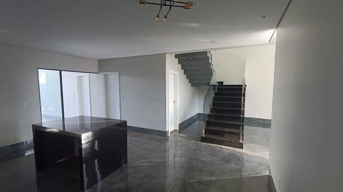 Casa com 3 quartos à venda, 360m2 em Anapolis - GO - imagem 4 Foto 4 de Casa com 3 quartos à venda, 360m2 em Anapolis - GO