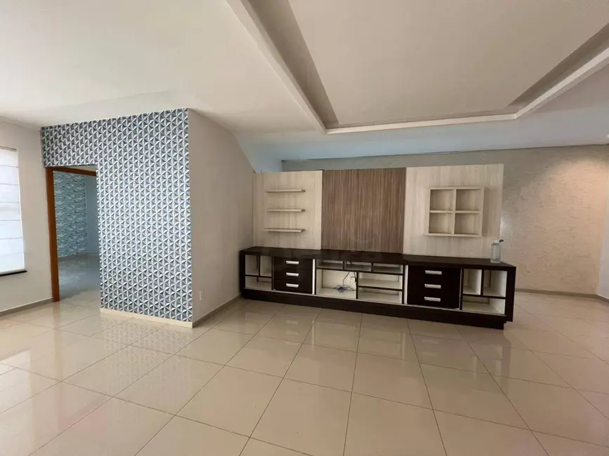 Apartamento com 2 quartos para alugar, 150m2 em Setor Central, Anapolis - GO - imagem 2 Foto 2 de Apartamento com 2 quartos para alugar, 150m2 em Setor Central, Anapolis - GO