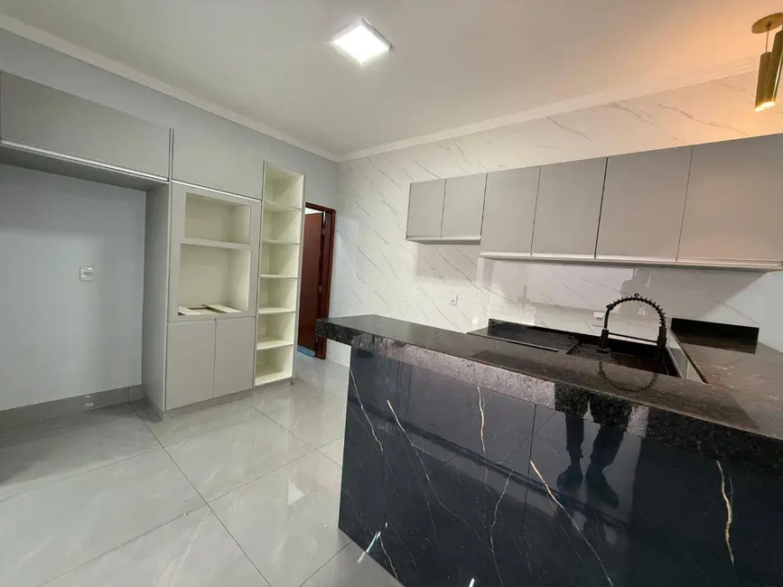 Casa com 3 quartos à venda, 200m2 em Anapolis - GO - imagem 8 Foto 8 de Casa com 3 quartos à venda, 200m2 em Anapolis - GO