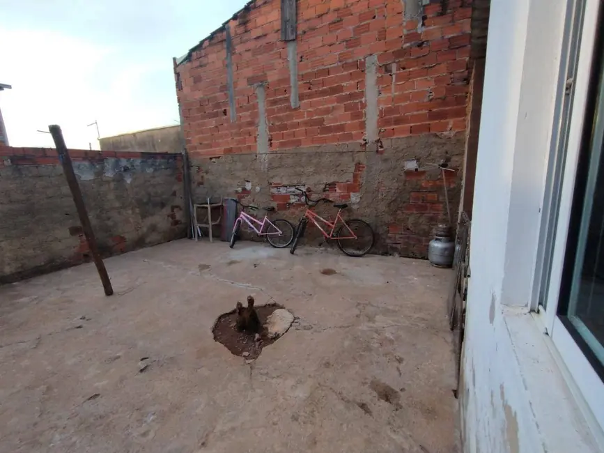 Casa com 3 quartos à venda, 200m2 em Conjunto Habitacional Vila União, Anapolis - GO - imagem 3 Foto 3 de Casa com 3 quartos à venda, 200m2 em Conjunto Habitacional Vila União, Anapolis - GO