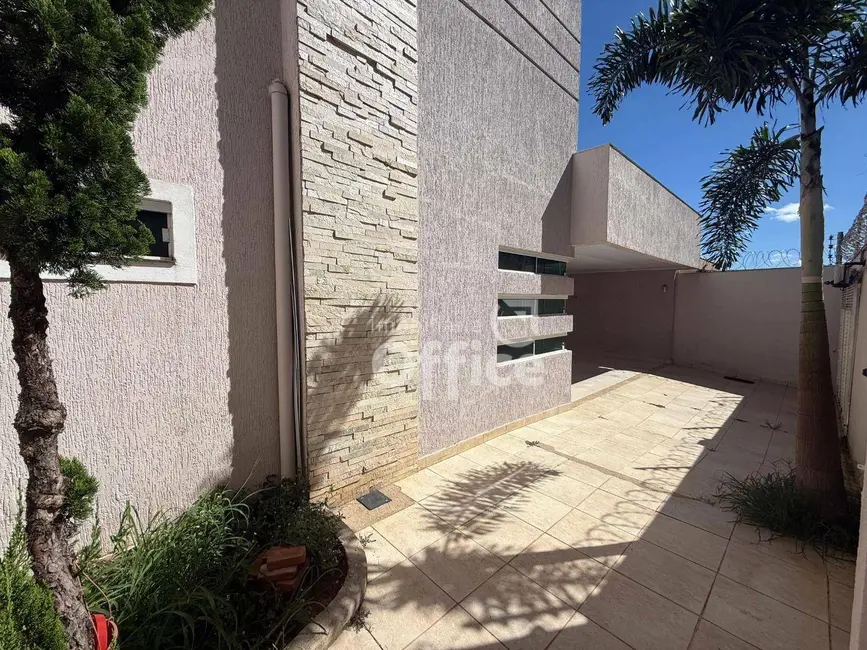 Foto 2 de Casa com 3 quartos à venda, 300m2 em Residencial Villa Bella, Anapolis - GO