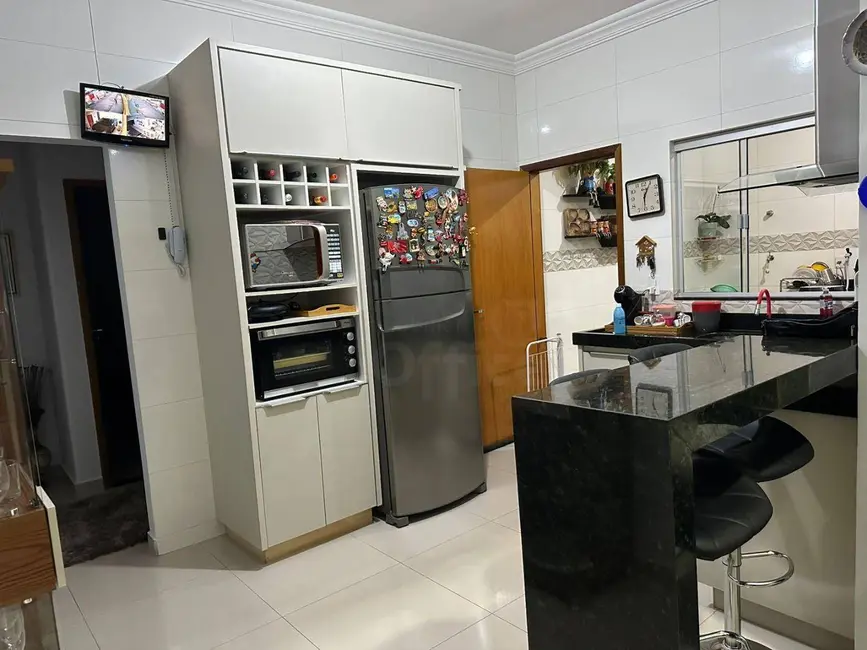 Casa com 3 quartos à venda, 200m2 em Setor Santa Clara, Anapolis - GO - imagem 6 Foto 6 de Casa com 3 quartos à venda, 200m2 em Setor Santa Clara, Anapolis - GO