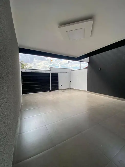 Casa com 3 quartos à venda, 150m2 em Bandeiras, Anapolis - GO - imagem 2 Foto 2 de Casa com 3 quartos à venda, 150m2 em Bandeiras, Anapolis - GO
