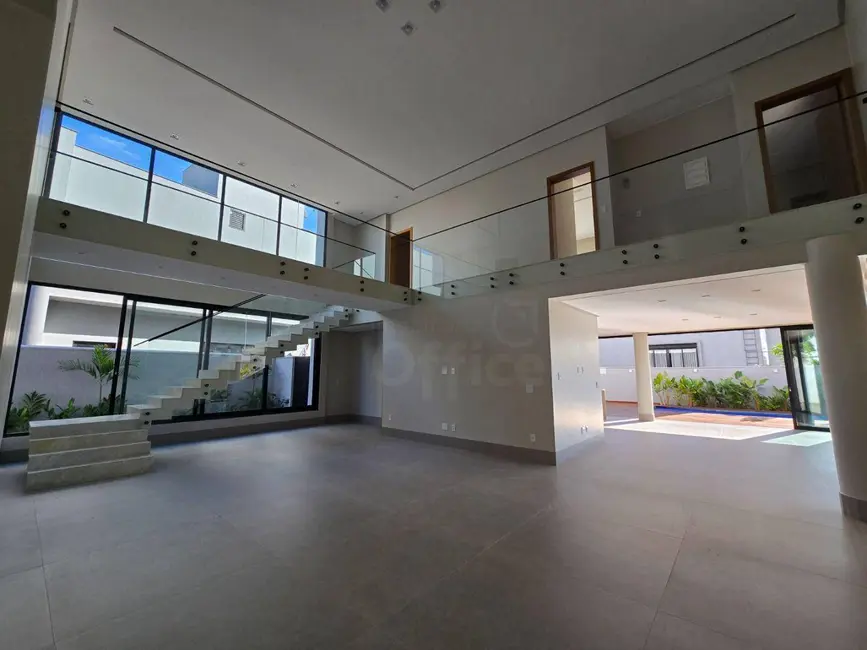 Foto 1 de Sobrado com 4 quartos à venda, 485m2 em Anapolis - GO