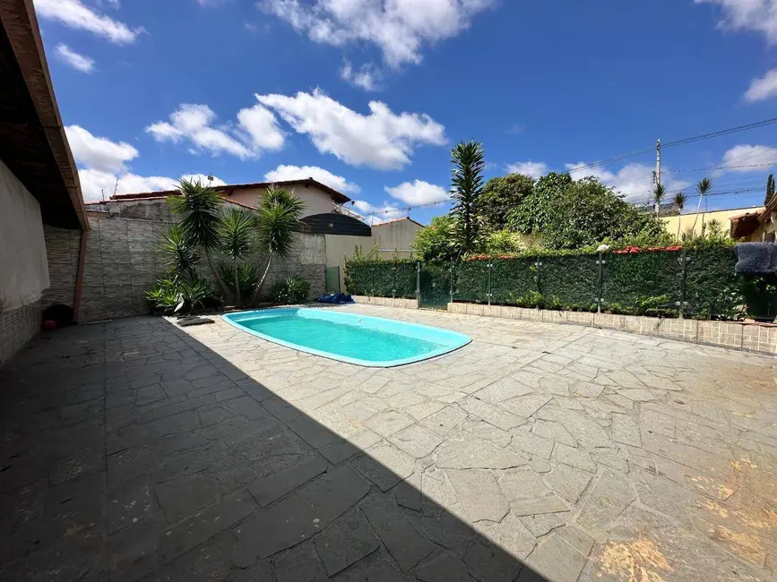 Casa com 4 quartos à venda, 600m2 em Parque Brasília, Anapolis - GO - imagem 2 Foto 2 de Casa com 4 quartos à venda, 600m2 em Parque Brasília, Anapolis - GO