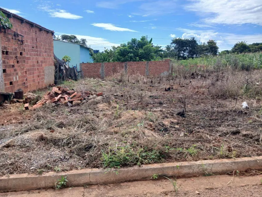 Foto 3 de Terreno / Lote à venda, 200m2 em Petrolina De Goias - GO