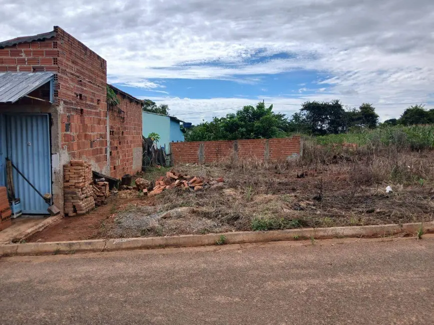 Foto 1 de Terreno / Lote à venda, 200m2 em Petrolina De Goias - GO