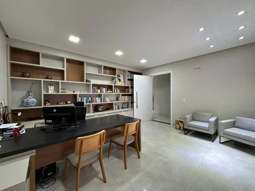 Foto 3 de Sobrado com 5 quartos à venda, 490m2 em Residencial Anaville, Anapolis - GO