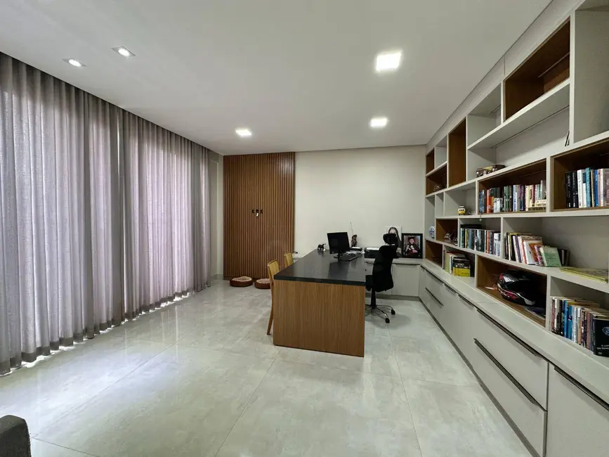 Foto 2 de Sobrado com 5 quartos à venda, 490m2 em Residencial Anaville, Anapolis - GO