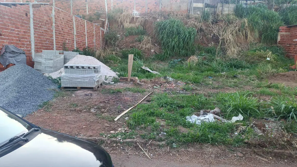 Foto 1 de Terreno / Lote à venda, 240m2 em Vila São Joaquim, Anapolis - GO