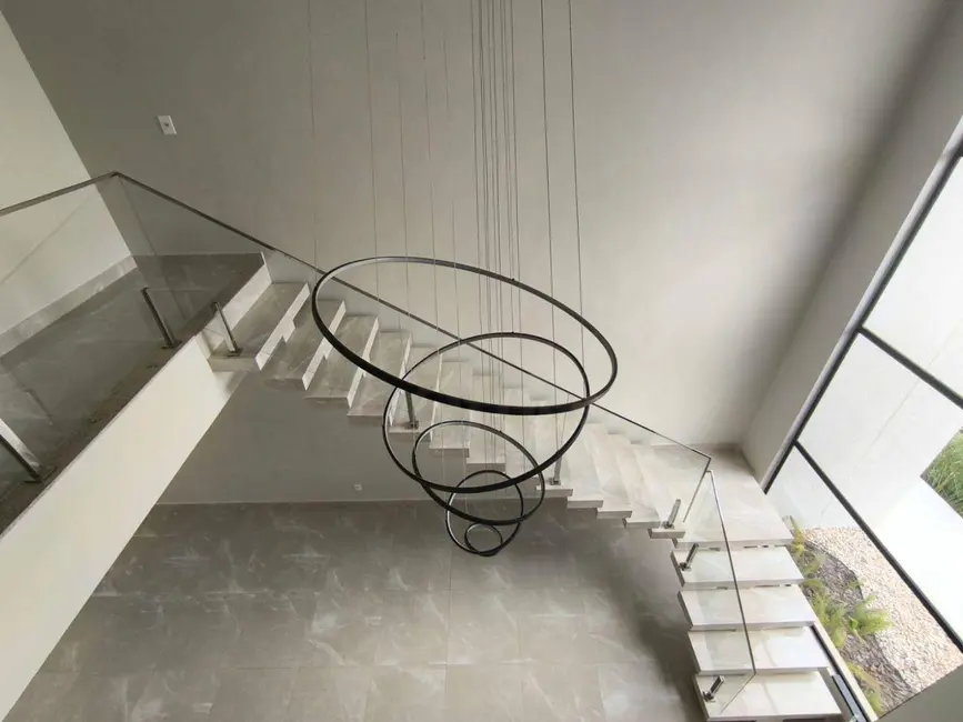 Foto 2 de Sobrado com 4 quartos à venda, 360m2 em Anapolis - GO