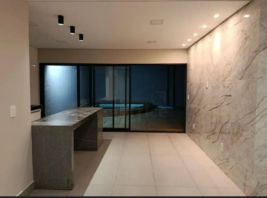 Casa com 3 quartos à venda, 250m2 em Setor Industrial Aeroporto, Anapolis - GO - imagem 1 Foto 1 de Casa com 3 quartos à venda, 250m2 em Setor Industrial Aeroporto, Anapolis - GO