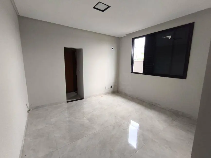 Foto 3 de Casa de Condomínio com 3 quartos à venda, 360m2 em Anapolis - GO