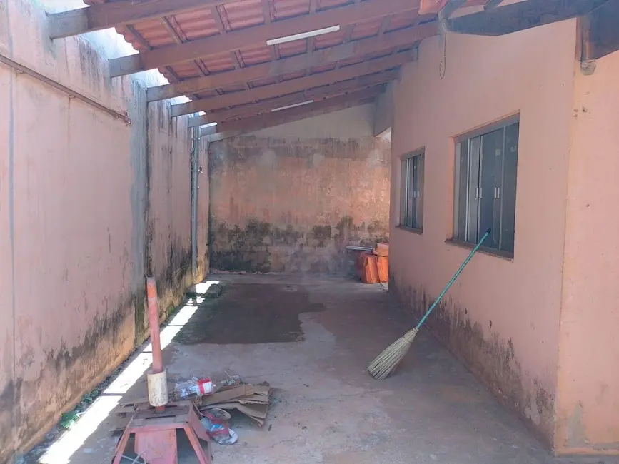 Casa com 3 quartos à venda, 300m2 em Parque Brasília 2ª Etapa, Anapolis - GO - imagem 4 Foto 4 de Casa com 3 quartos à venda, 300m2 em Parque Brasília 2ª Etapa, Anapolis - GO