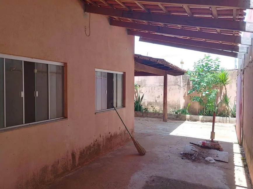 Casa com 3 quartos à venda, 300m2 em Parque Brasília 2ª Etapa, Anapolis - GO - imagem 1 Foto 1 de Casa com 3 quartos à venda, 300m2 em Parque Brasília 2ª Etapa, Anapolis - GO