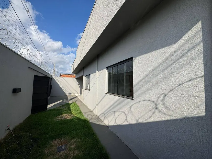 Foto 2 de Casa com 3 quartos à venda, 199m2 em Residencial Ildefonso Limírio, Anapolis - GO