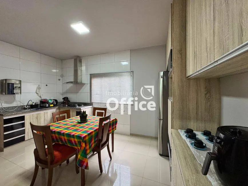 Foto 8 de Casa com 3 quartos à venda e para alugar, 360m2 em Anápolis City, Anapolis - GO