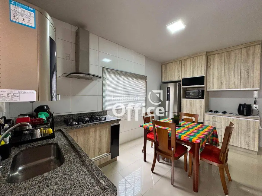 Foto 7 de Casa com 3 quartos à venda e para alugar, 360m2 em Anápolis City, Anapolis - GO