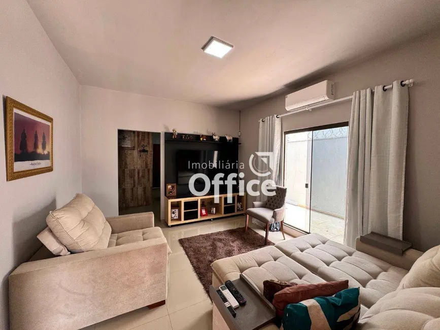 Foto 4 de Casa com 3 quartos à venda e para alugar, 360m2 em Anápolis City, Anapolis - GO