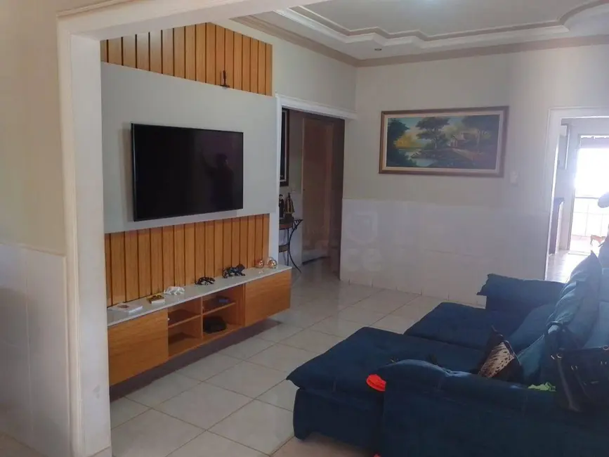 Foto 1 de Casa com 3 quartos à venda, 370m2 em Anapolis - GO