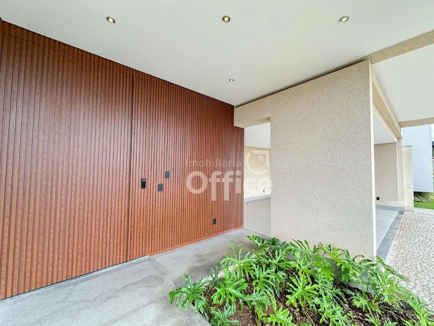 Foto 3 de Sobrado com 4 quartos à venda, 390m2 em Condomínio Residencial Grand Trianon, Anapolis - GO