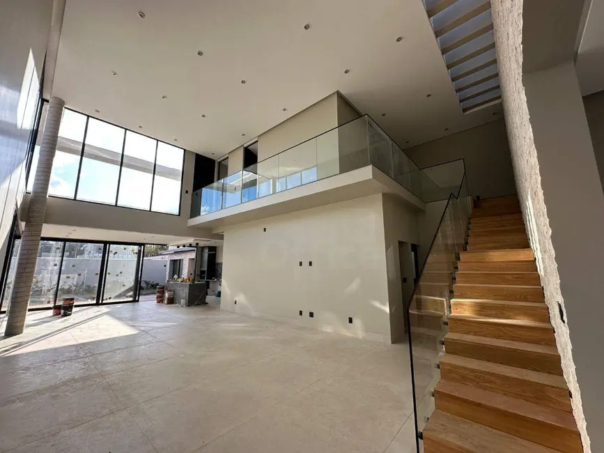 Foto 2 de Sobrado com 4 quartos à venda, 390m2 em Boa Vista, Anapolis - GO