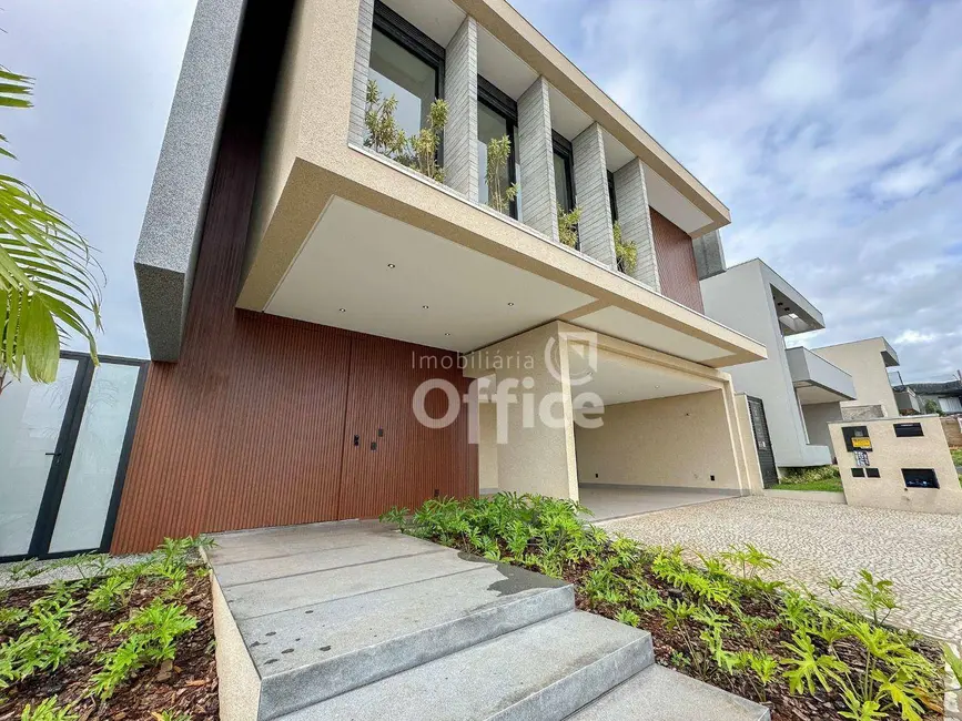 Foto 2 de Sobrado com 4 quartos à venda, 390m2 em Condomínio Residencial Grand Trianon, Anapolis - GO