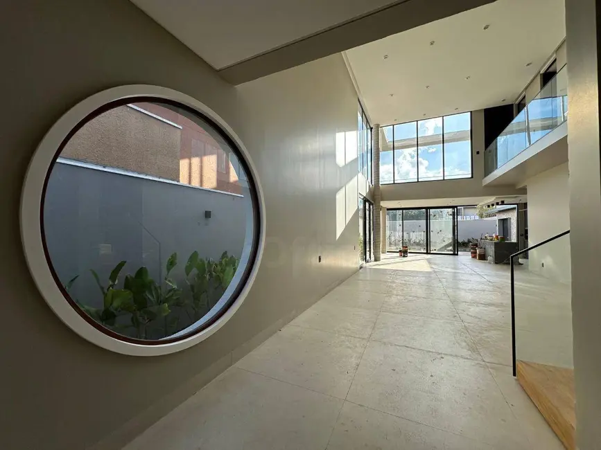 Foto 1 de Sobrado com 4 quartos à venda, 390m2 em Boa Vista, Anapolis - GO