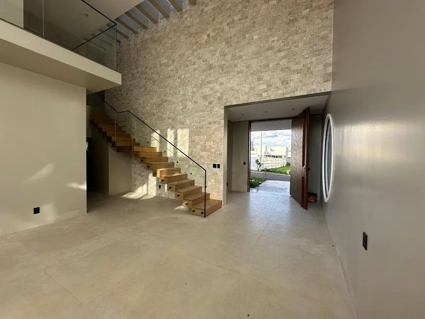 Foto 3 de Sobrado com 4 quartos à venda, 390m2 em Boa Vista, Anapolis - GO