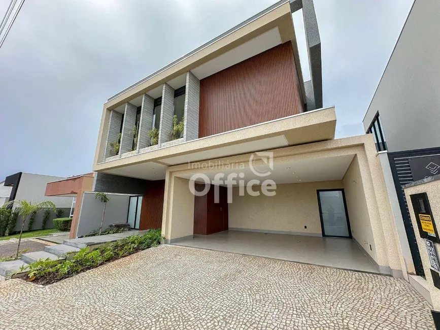 Foto 1 de Sobrado com 4 quartos à venda, 390m2 em Condomínio Residencial Grand Trianon, Anapolis - GO