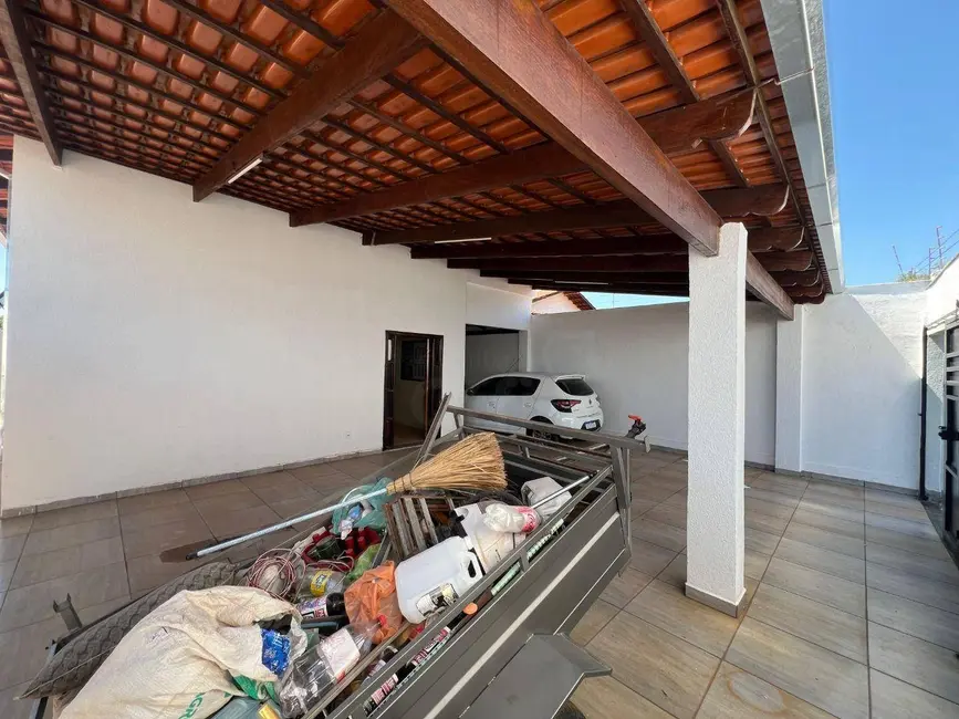 Foto 2 de Sobrado com 5 quartos à venda, 300m2 em Anapolis - GO