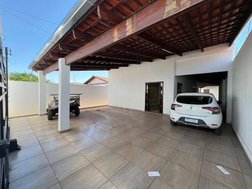 Foto 1 de Sobrado com 5 quartos à venda, 300m2 em Anapolis - GO