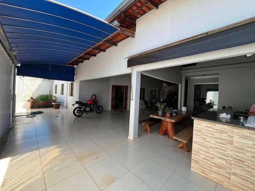 Foto 1 de Casa com 3 quartos à venda, 350m2 em Anapolis - GO