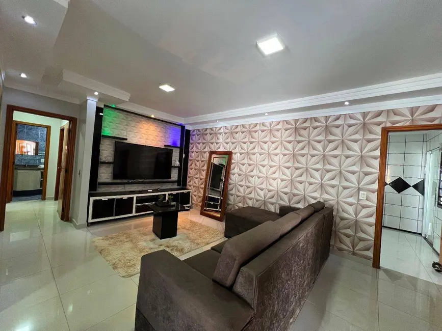 Foto 3 de Casa com 3 quartos à venda, 350m2 em Anapolis - GO