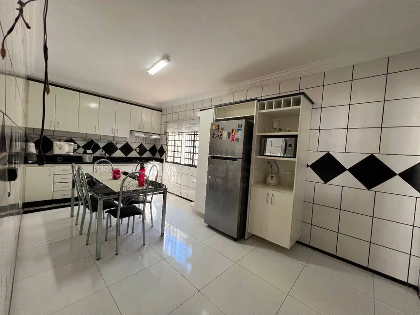 Foto 6 de Casa com 3 quartos à venda, 350m2 em Anapolis - GO