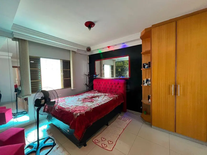 Foto 9 de Casa com 3 quartos à venda, 350m2 em Anapolis - GO