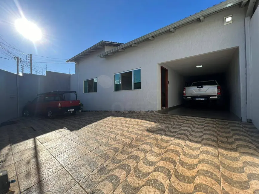 Foto 1 de Casa com 3 quartos para alugar, 300m2 em São Carlos, Anapolis - GO