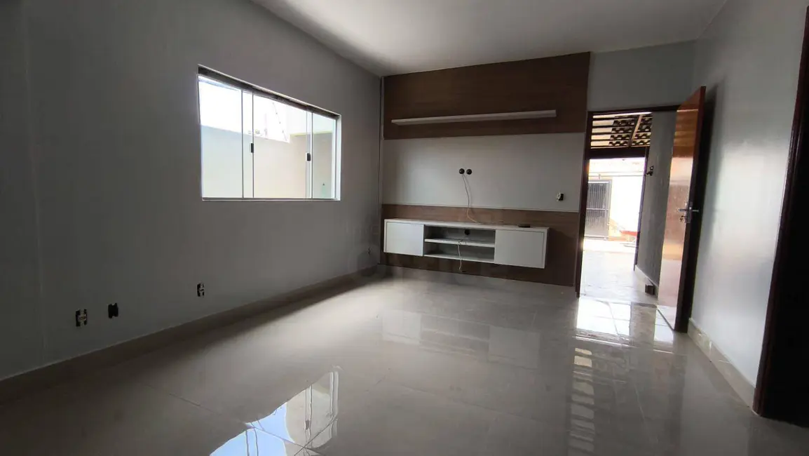 Casa com 3 quartos à venda, 230m2 em Setor Residencial Pedro Ludovico, Anapolis - GO - imagem 4 Foto 4 de Casa com 3 quartos à venda, 230m2 em Setor Residencial Pedro Ludovico, Anapolis - GO