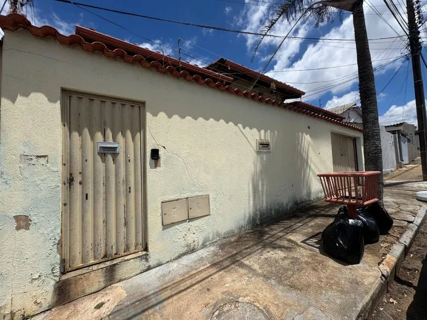 Foto 2 de Casa com 3 quartos para alugar, 252m2 em Vila São Jorge, Anapolis - GO