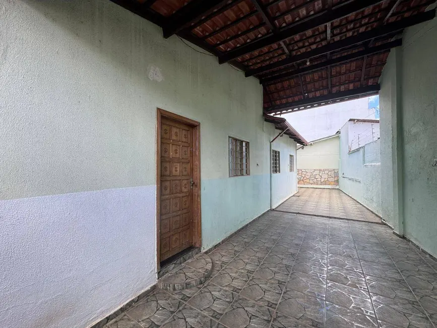 Foto 3 de Casa com 3 quartos para alugar, 252m2 em Vila São Jorge, Anapolis - GO